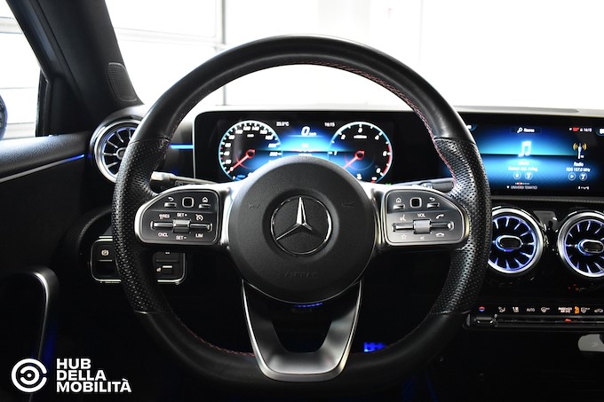 MERCEDES-BENZ A 200 d Automatic Premium